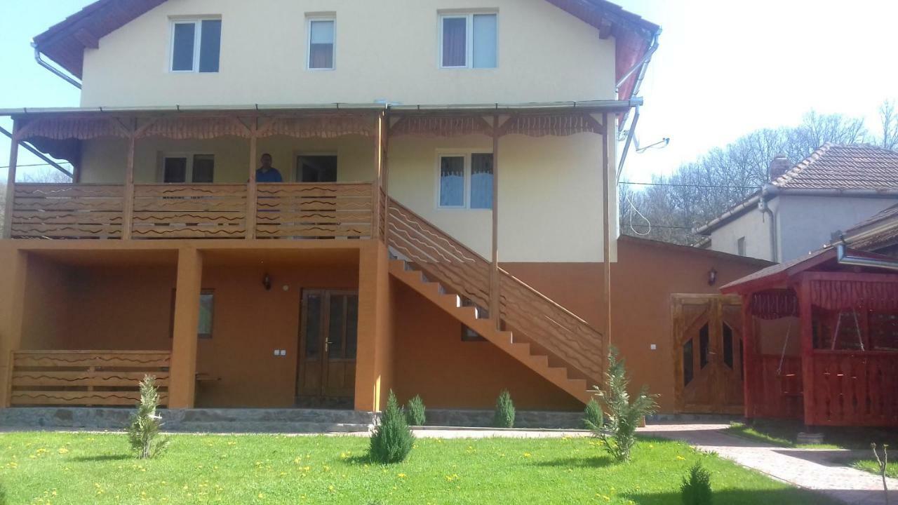 Casa Leonardo Hateg Ngoại thất bức ảnh